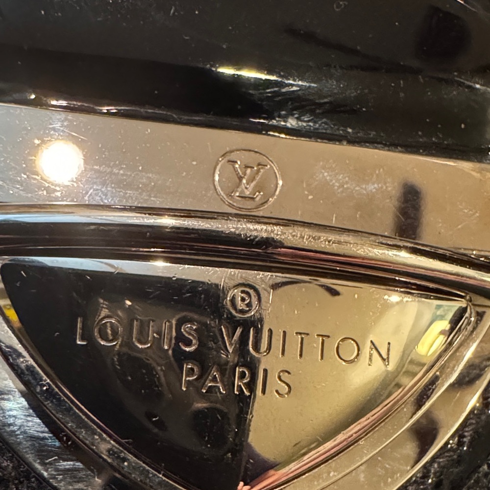 Louis Vuitton Black Authentic Women's Handbag - Picture 4 of 14